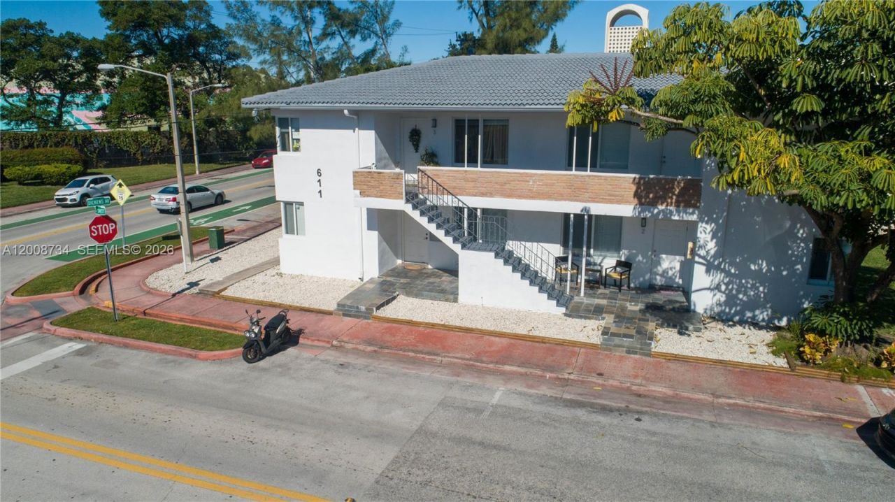 611 74th St , Miami Beach, FL 33141 Photo