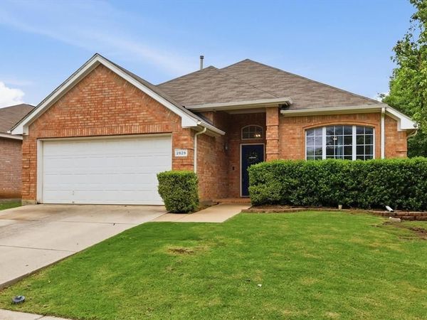 2829 Red Wolf Drive , Fort Worth, TX 76244