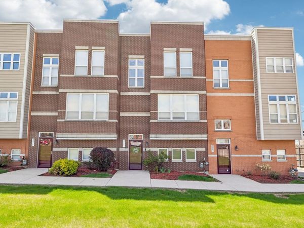 5241 W Galewood Avenue, Chicago, IL 60639