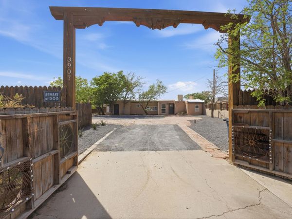 3907 3rd Street NW, Albuquerque, NM 87107