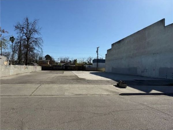 2040 E Tyler Avenue, Fresno, CA 93701