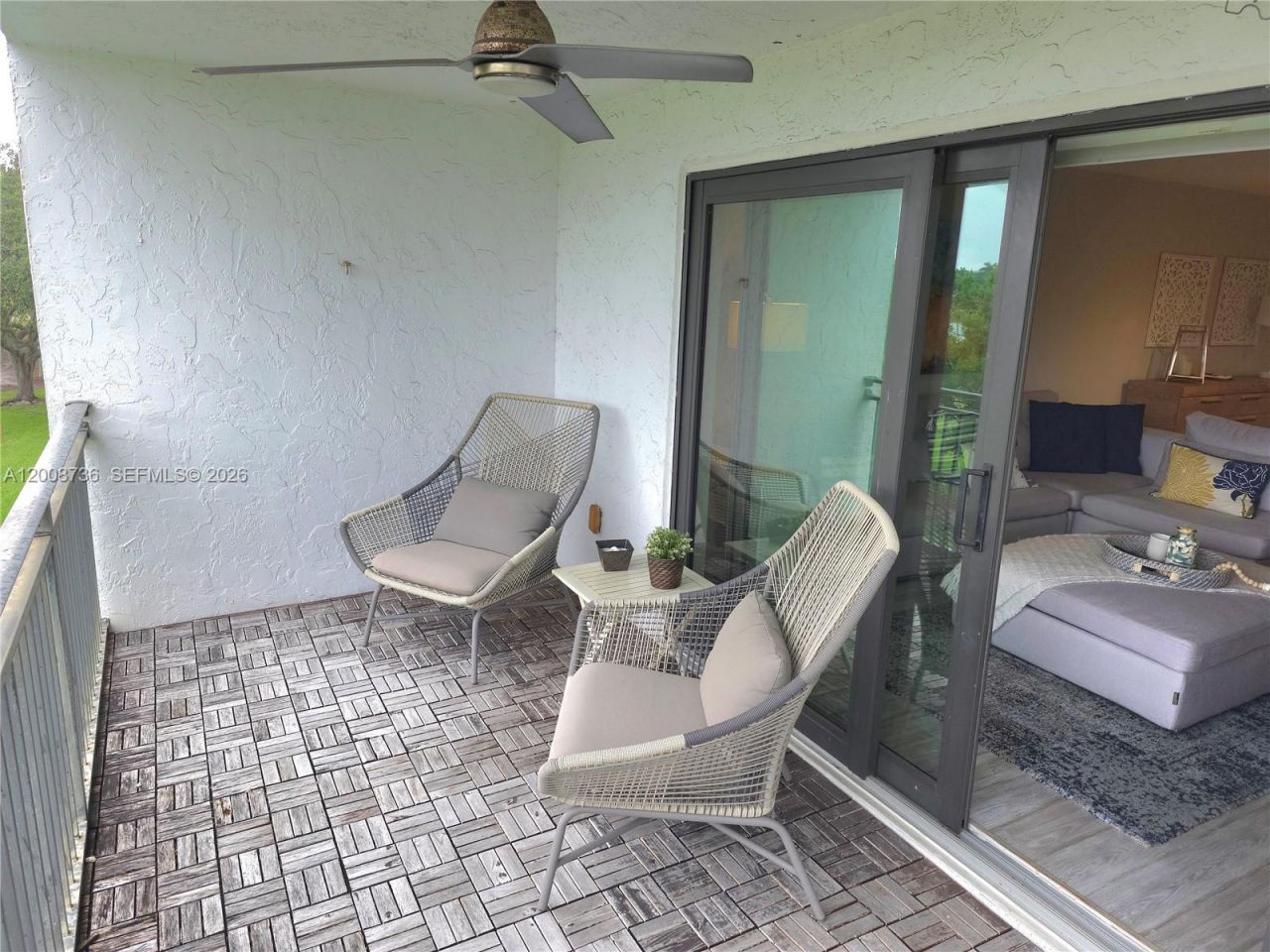 16171 Blatt Blvd, Unit 302, Weston, FL 33326 Photo