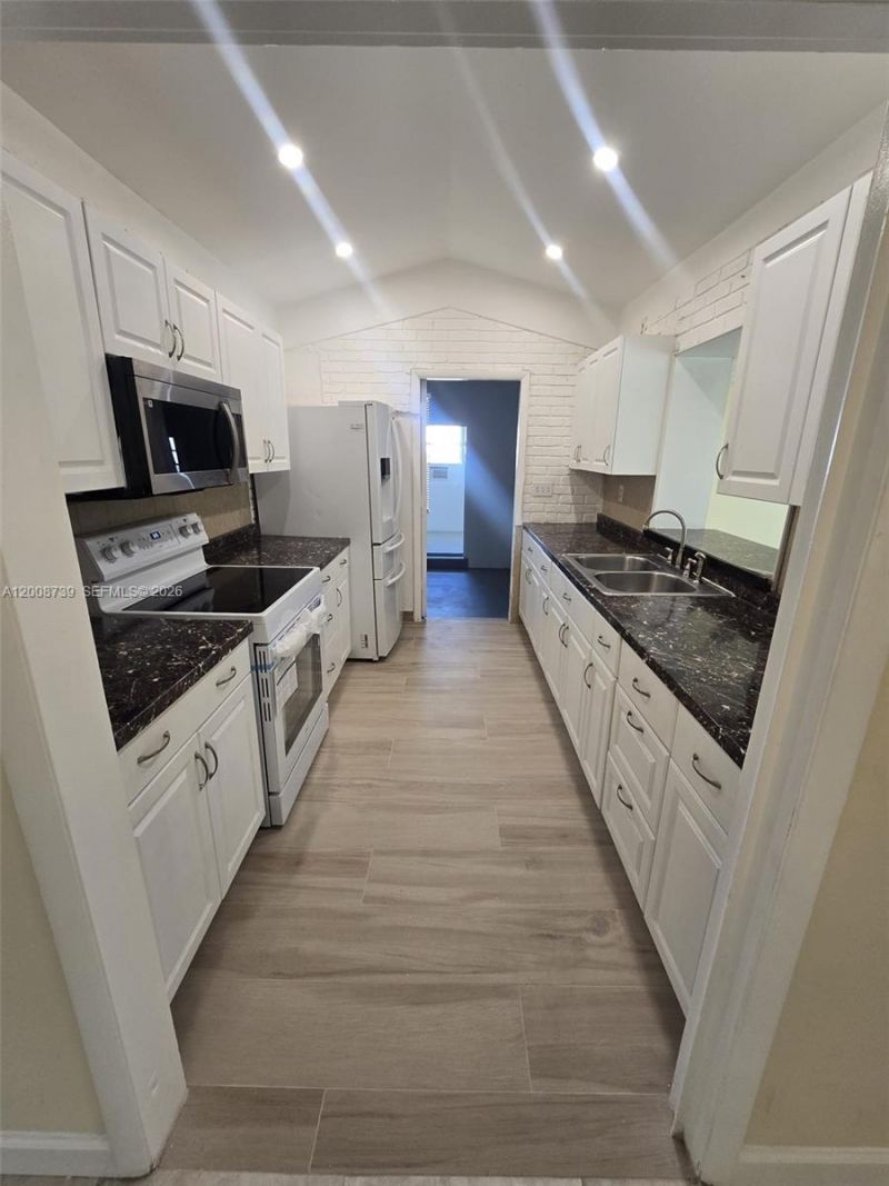 2511 Plunkett St, Hollywood, FL 33020 Photo