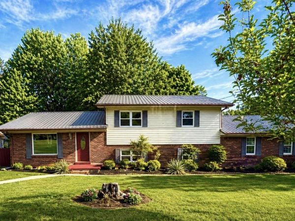 2793 Old Blacktop Rd, Mc Ewen, TN 37101