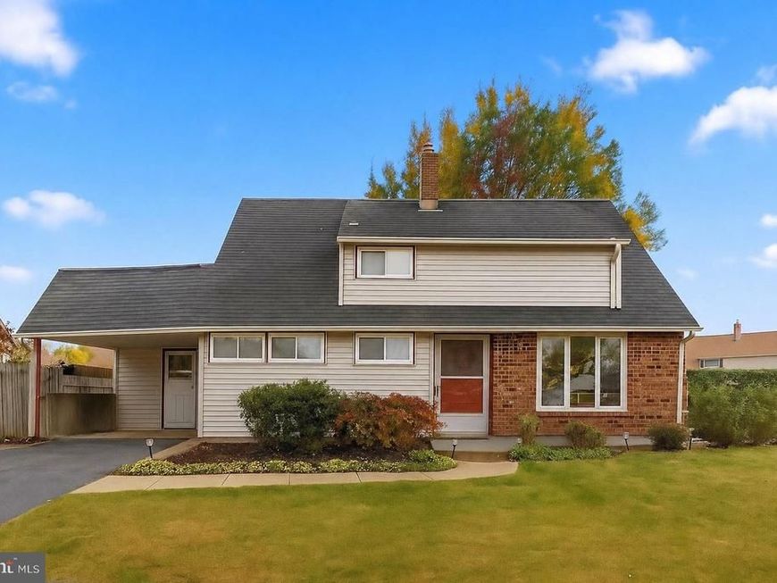 289 Goldenridge Drive, Levittown, PA 19057 Main Photo