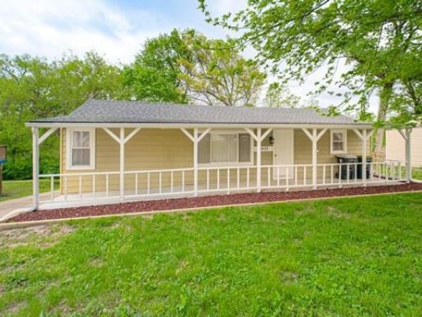 4833 FARLEY Avenue, Kansas City, MO 64129
