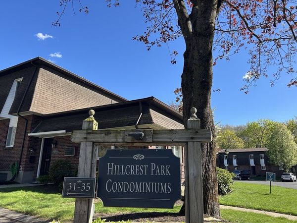 20 Lawrence Ave, Unit 32C, South Hadley, MA 01075