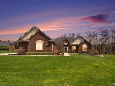4912 Rosy Drive, Leonard Vlg, MI 48367
