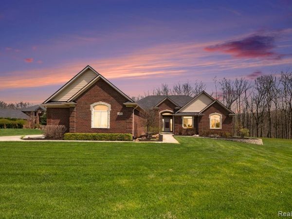 4912 Rosy Drive, Leonard Vlg, MI 48367