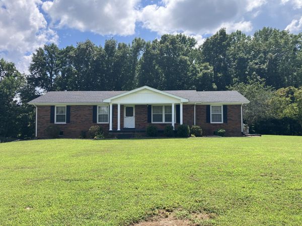 5279 Oak Grove Rd , Red Boiling Springs, TN 37150