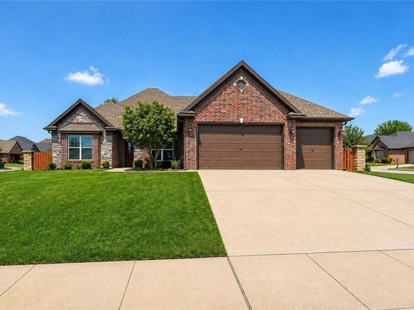 4601 West Langmead Drive, Rogers, AR 72758