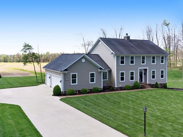 9596 Woodridge Circle, Fredericktown, OH 43019