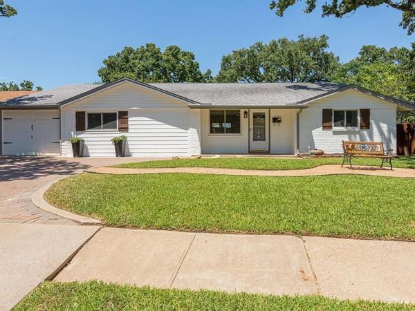 1044 Meadowbrook Drive, Grapevine, TX 76051