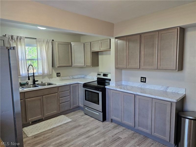 403 High Grove Boulevard, Akron, OH 44312 Photo 3