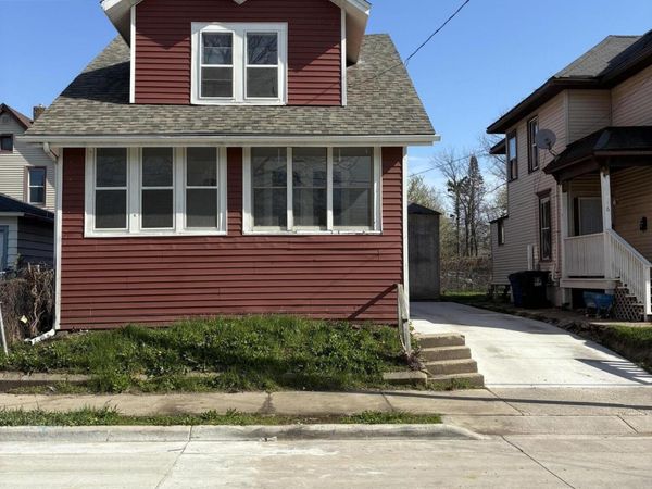 922 Hamilton St, Racine, WI 53403