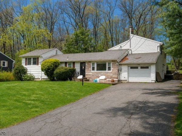 44 Venetian Dr, Jefferson, NJ 07849