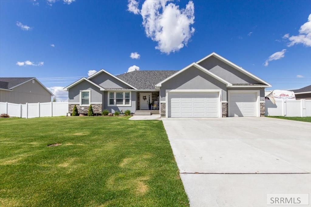 1527 Quinn Creek Road, Idaho Falls, ID 83401 Main Photo