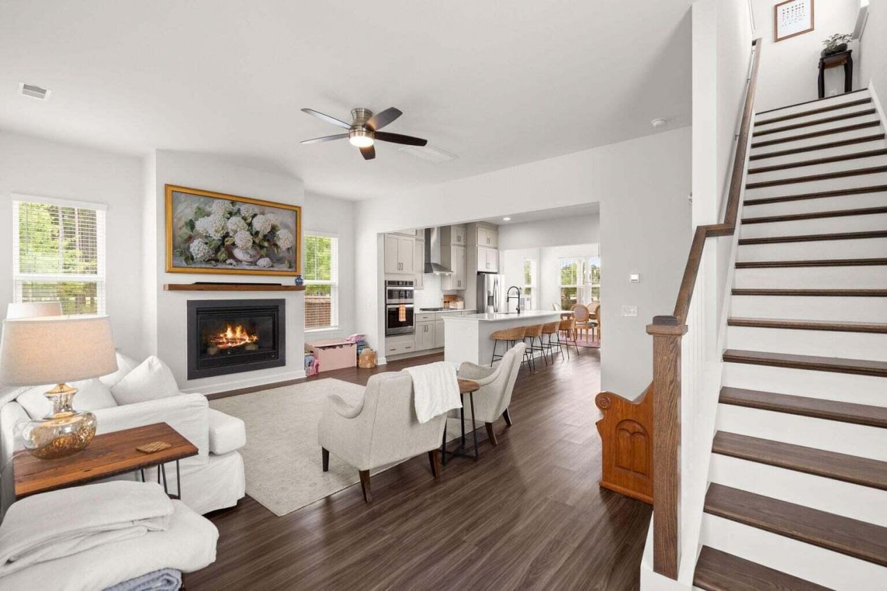 742 Myrtle Branch Street Photo 9