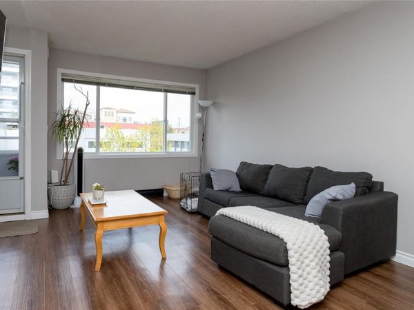 3931 Shelbourne St, Unit #315, Saanich, BC V8P 4H9