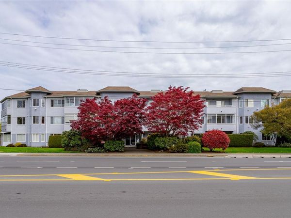 3931 Shelbourne St , Unit 315, Saanich, BC V8P 4H9