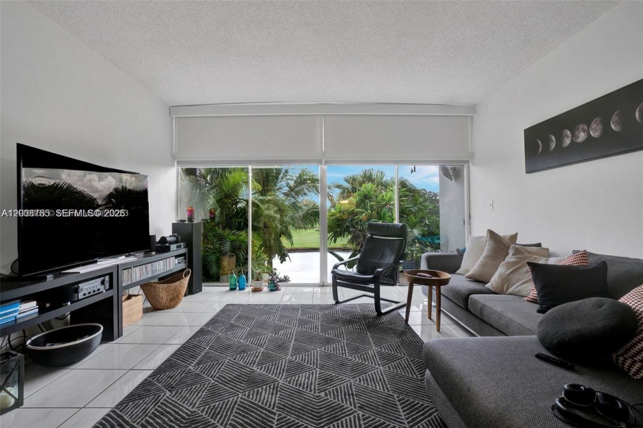 6821 Brookline Dr , Unit 6821, Hialeah, FL 33015 Photo