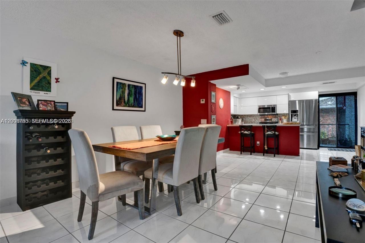 6821 Brookline Dr , Unit 6821, Hialeah, FL 33015 Photo
