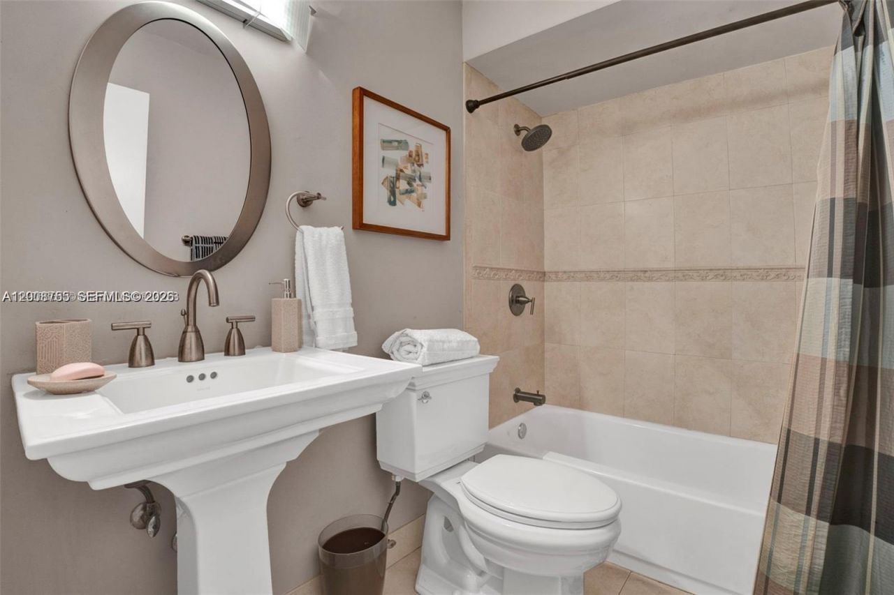 6821 Brookline Dr , Unit 6821, Hialeah, FL 33015 Photo