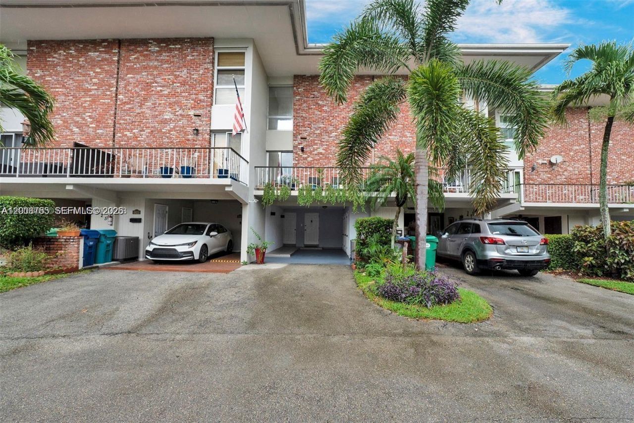 6821 Brookline Dr , Unit 6821, Hialeah, FL 33015 Photo