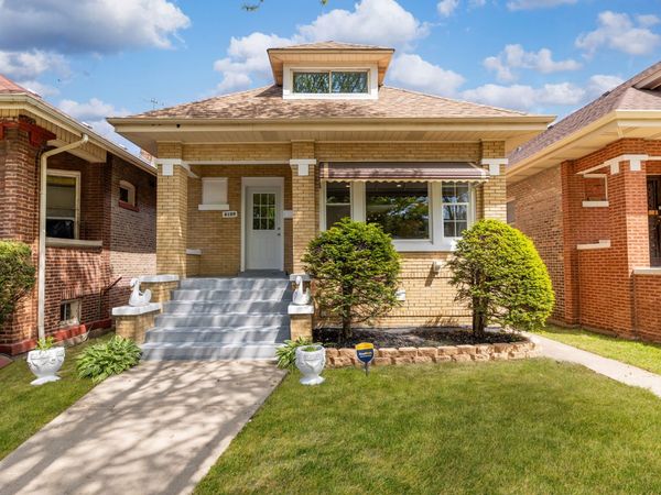 8109 S Marquette Avenue , Chicago, IL 60617