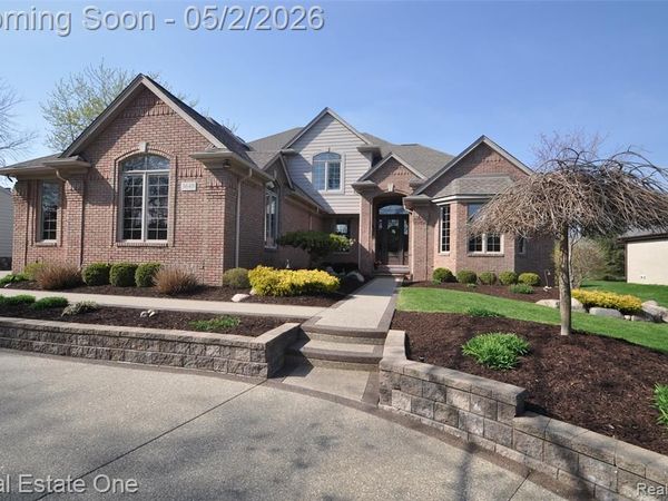 3648 W Tienken Road, Rochester Hills, MI 48306