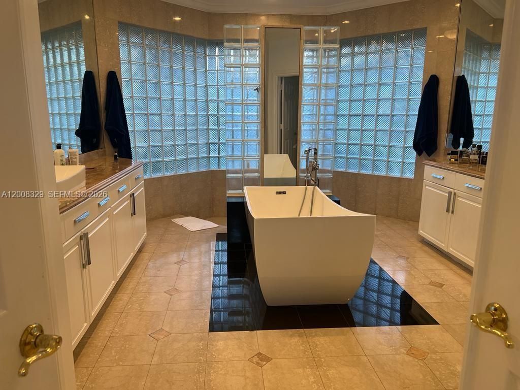 2534 Poinciana Dr , Weston, FL 33327 Photo