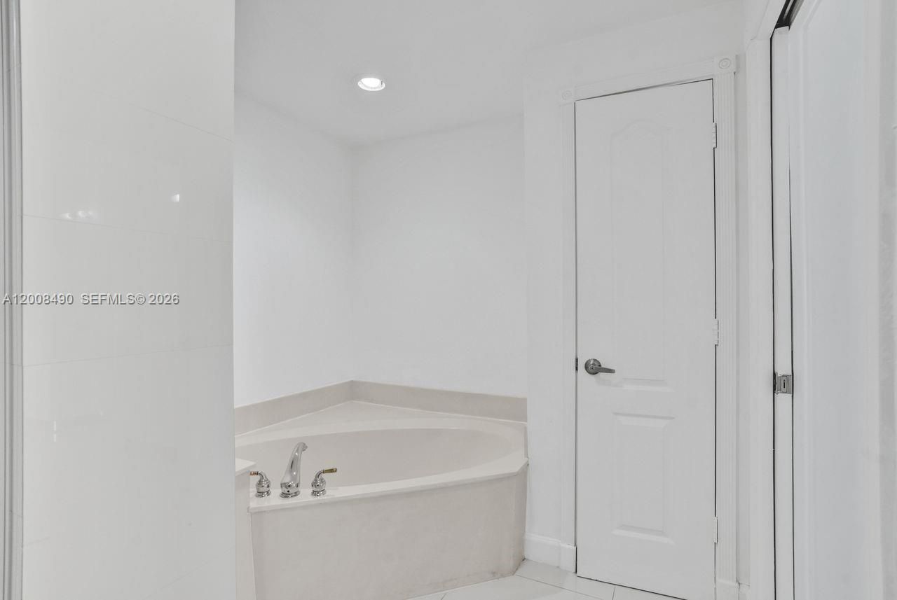 10750 NW 66th St , Unit 203, Doral, FL 33178 Photo