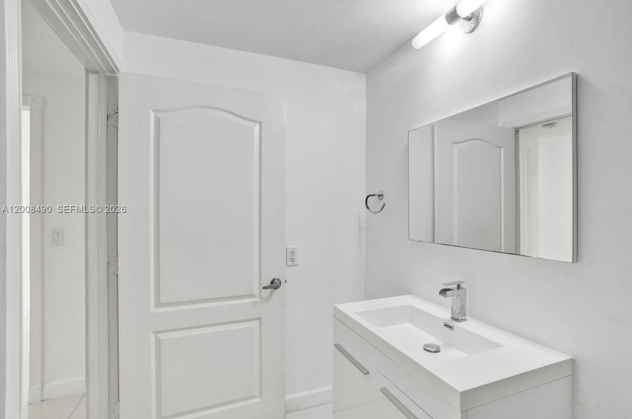 10750 NW 66th St , Unit 203, Doral, FL 33178 Photo