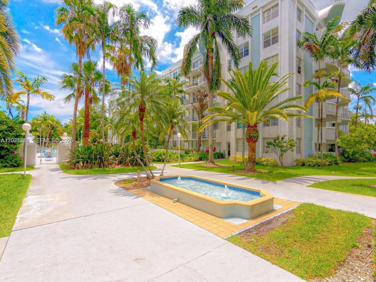 488 NW 165th St Rd, Unit B-610, Miami, FL 33169 Photo