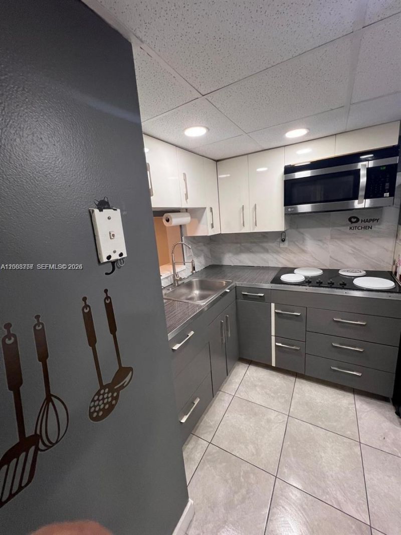 488 NW 165th St Rd , Unit B-610, Miami, FL 33169 Photo