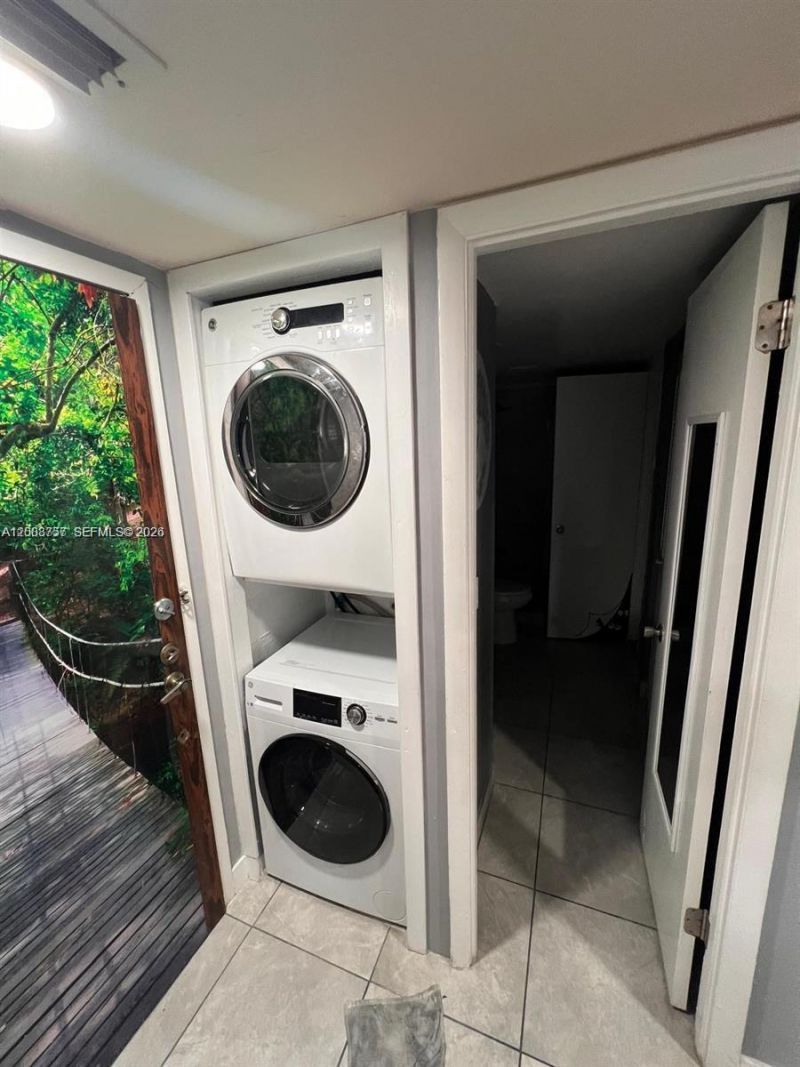 488 NW 165th St Rd, Unit B-610, Miami, FL 33169 Photo