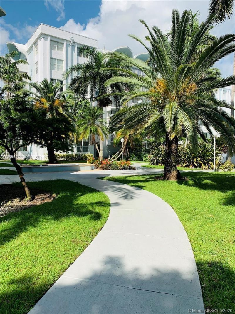 488 NW 165th St Rd , Unit B-610, Miami, FL 33169 Photo