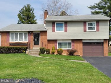 3552 LORD BYRON DRIVE, BETHLEHEM, PA 18017