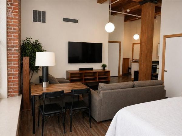 308 W 8th Street, Unit 302, Kansas City, MO 64105