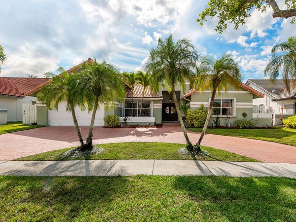 1091 NW 162nd Avenue, Pembroke Pines, FL 33028