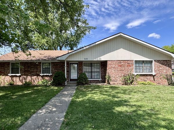 1635 E Hanover Street, Springfield, MO 65804