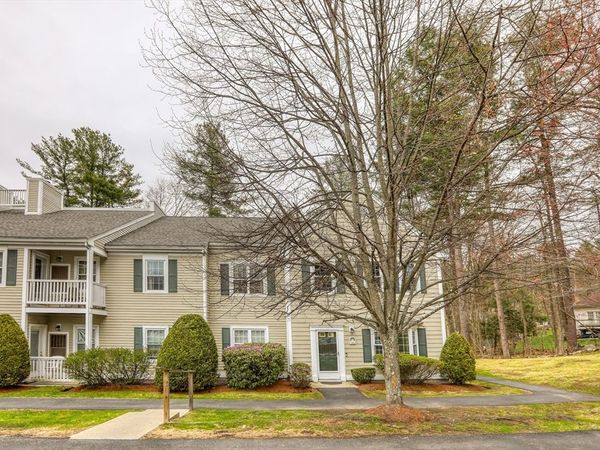 303 Brookside Dr, Unit 303, Andover, MA 01810