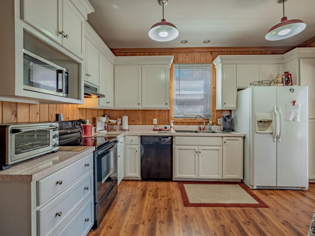 1296 Levi Street Photo 14