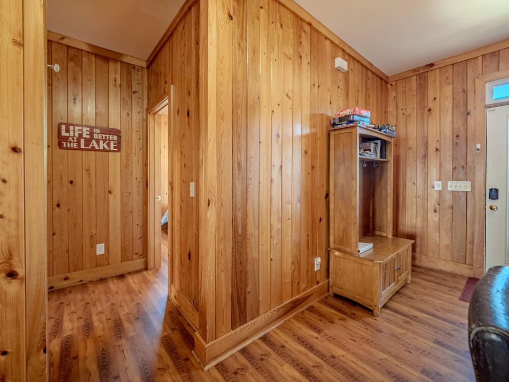 1296 Levi Street Photo 17