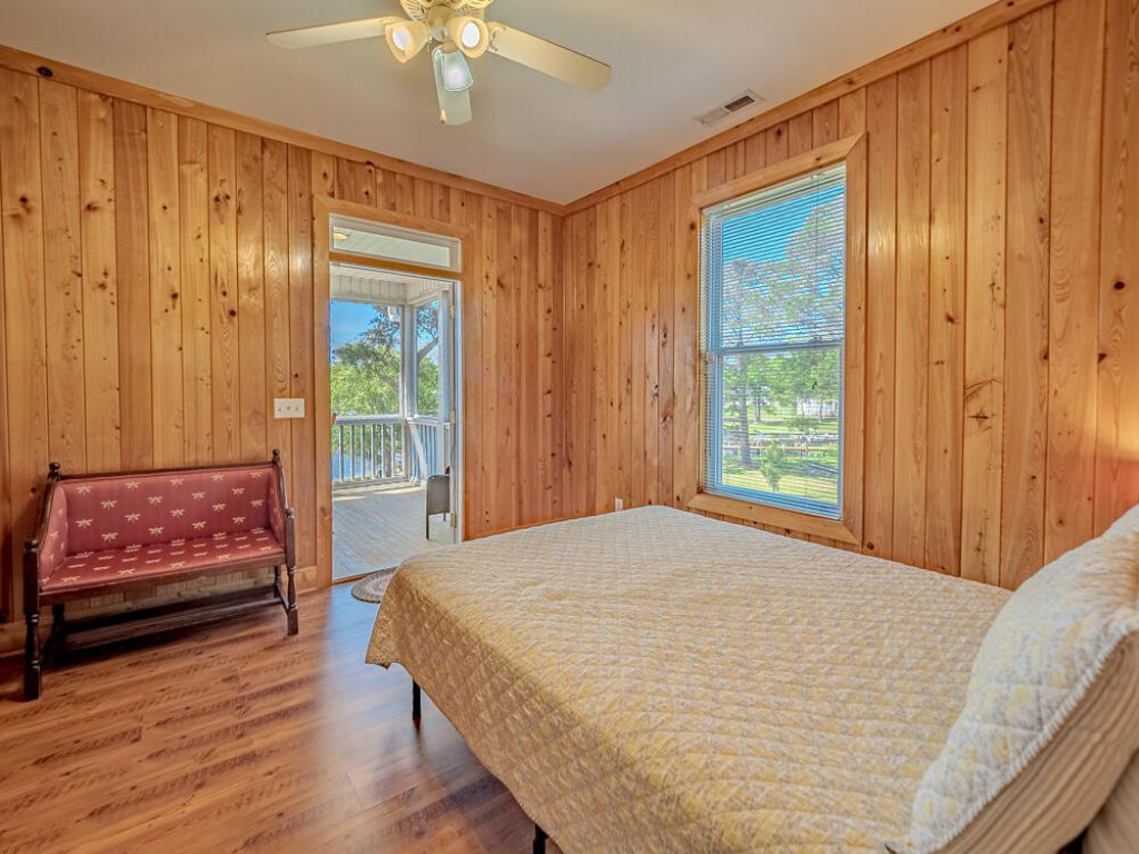 1296 Levi Street Photo 20