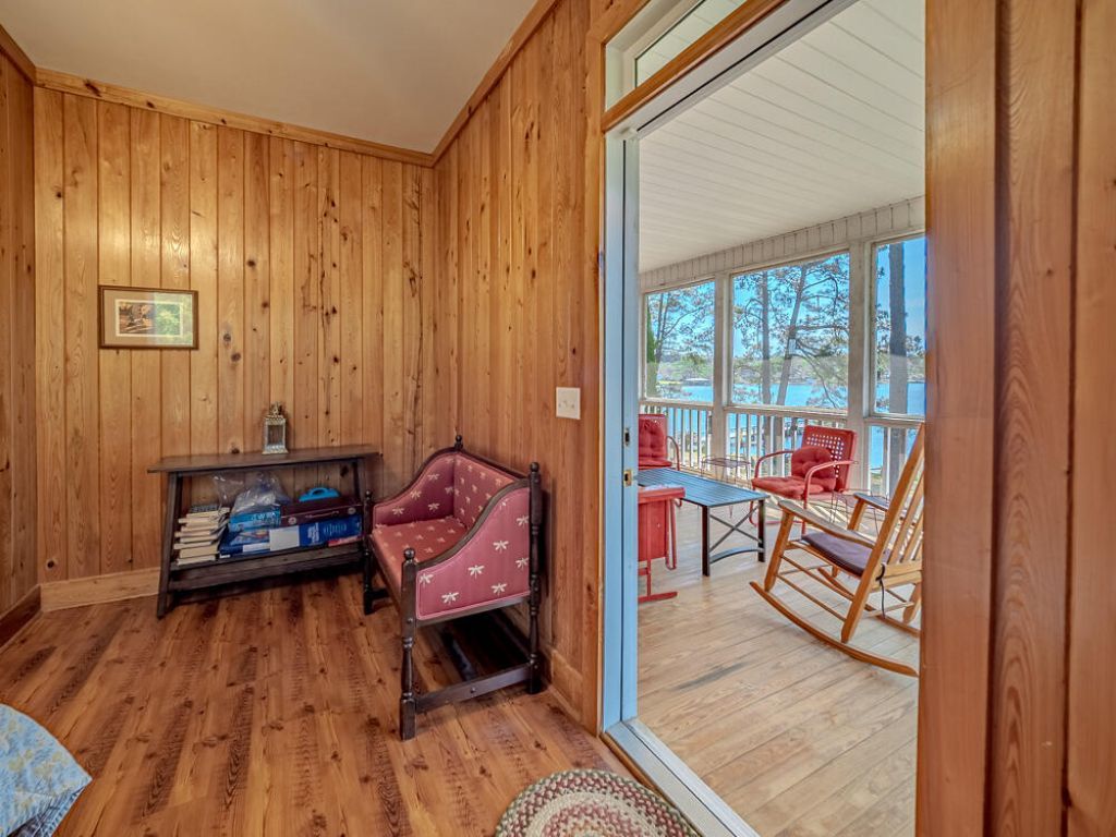1296 Levi Street Photo 21