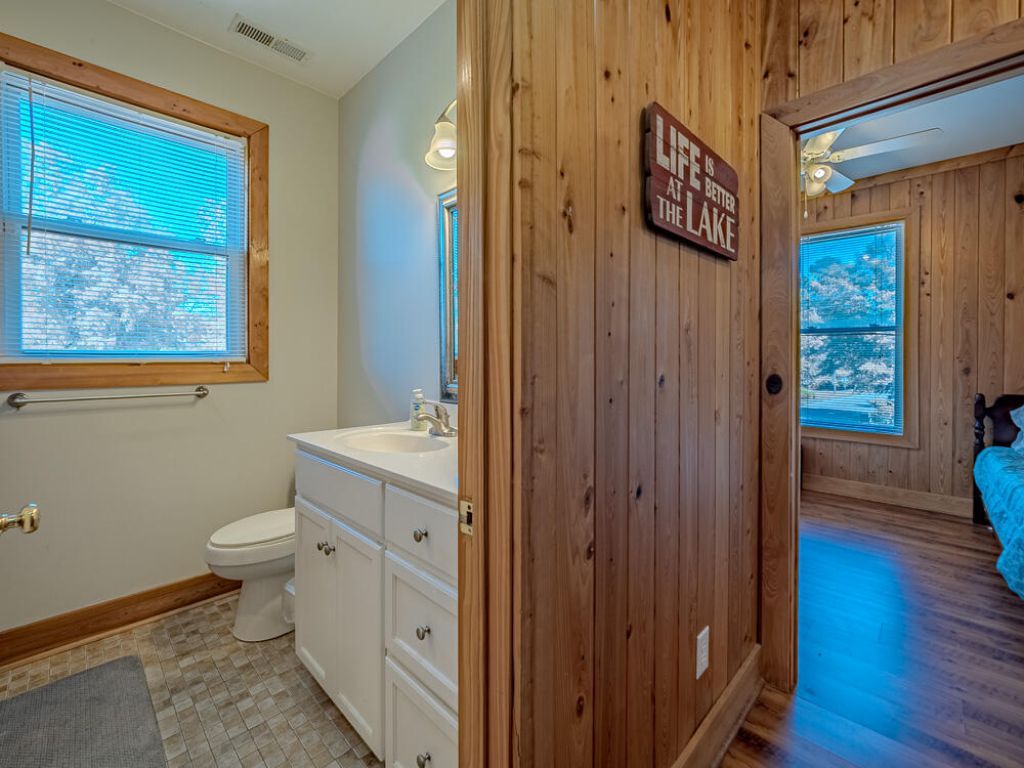 1296 Levi Street Photo 23