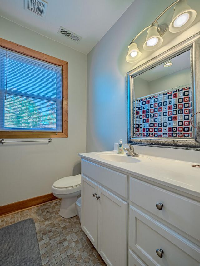 1296 Levi Street Photo 24