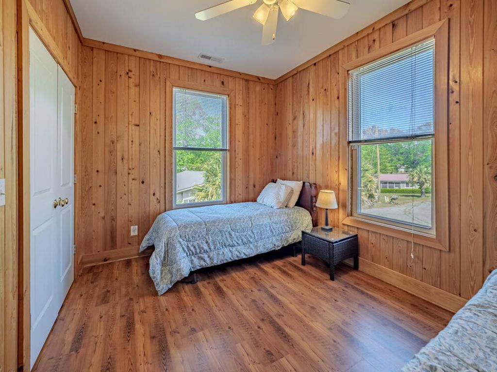 1296 Levi Street Photo 25