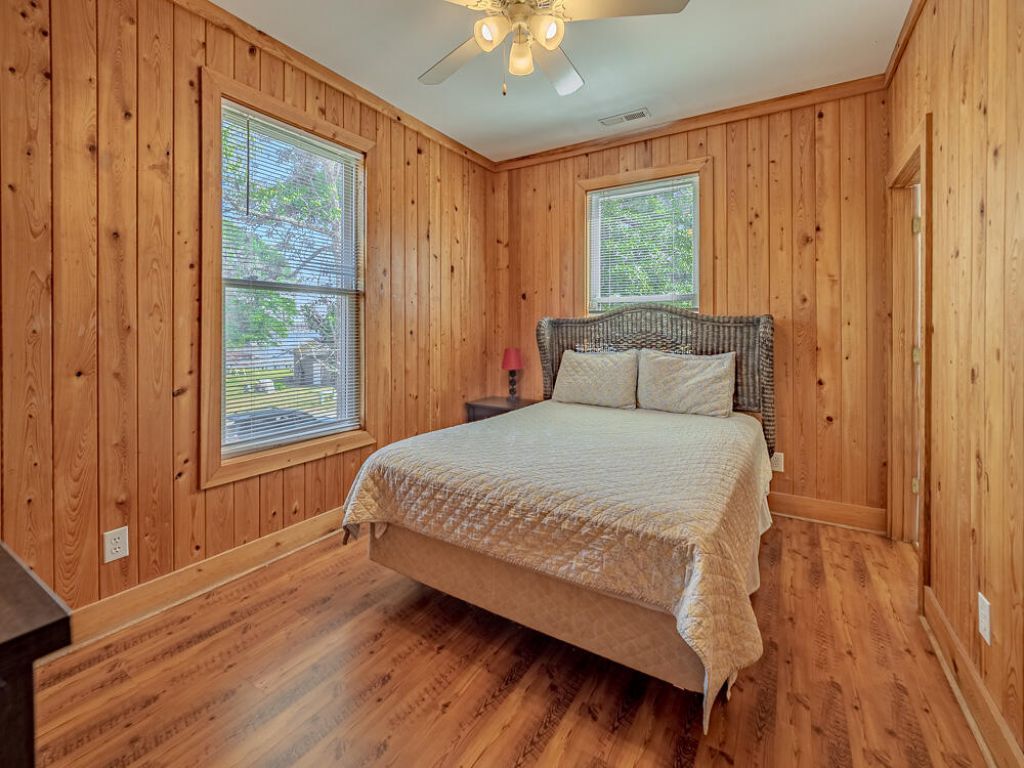 1296 Levi Street Photo 26